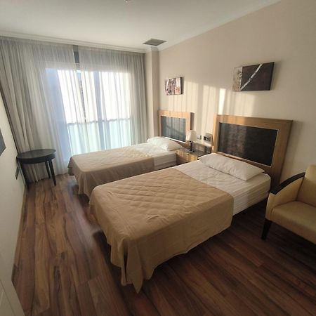 Family Spacious Apartment, Terrace, Kitchen, City View, Free Parking And Wifi Benalmádena Exterior foto