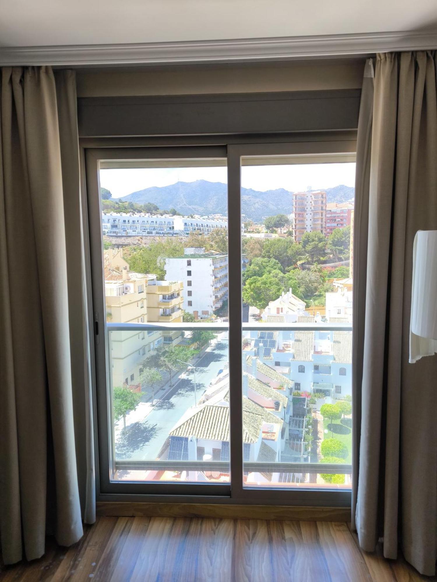 Family Spacious Apartment, Terrace, Kitchen, City View, Free Parking And Wifi Benalmádena Exterior foto