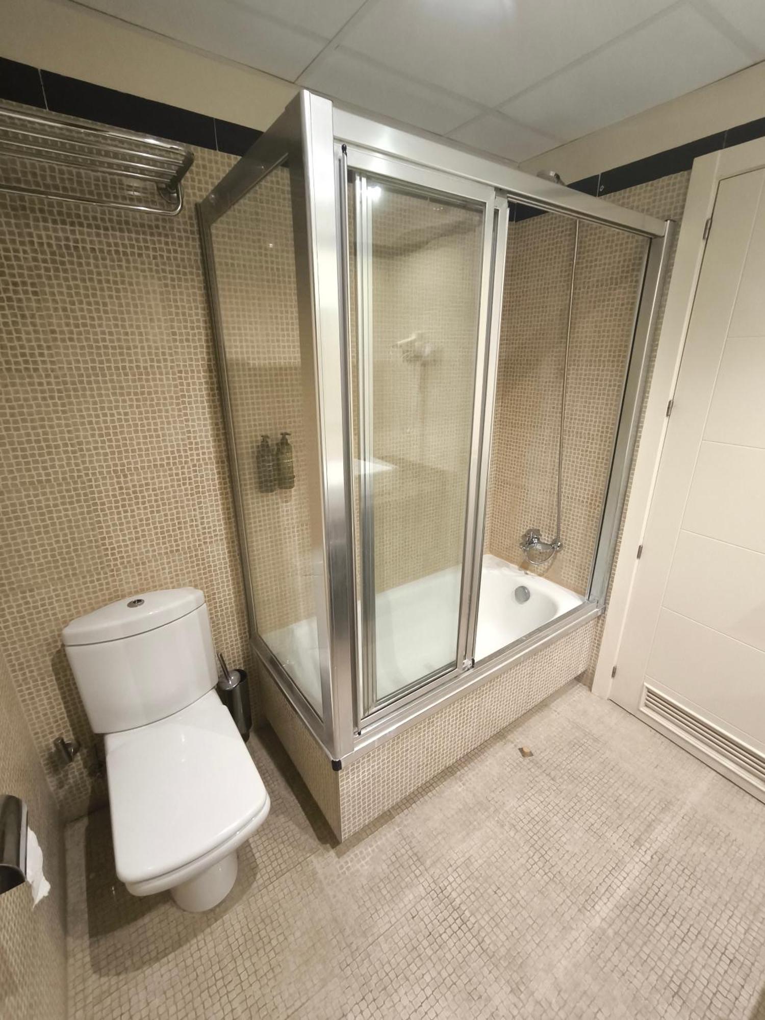 Family Spacious Apartment, Terrace, Kitchen, City View, Free Parking And Wifi Benalmádena Exterior foto