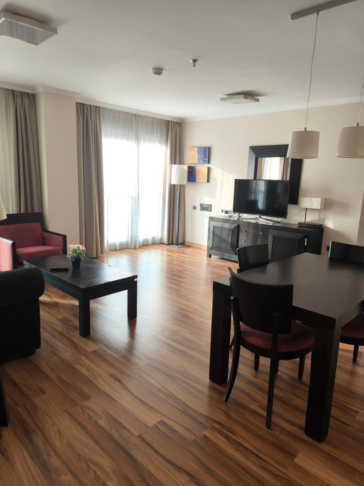 Family Spacious Apartment, Terrace, Kitchen, City View, Free Parking And Wifi Benalmádena Exterior foto