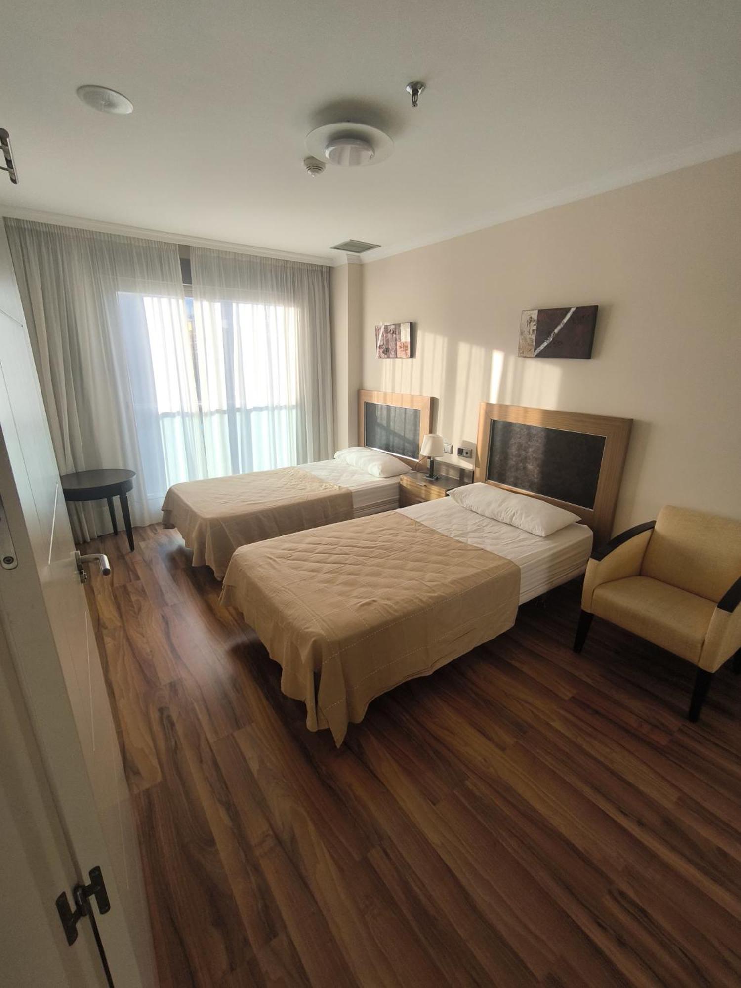Family Spacious Apartment, Terrace, Kitchen, City View, Free Parking And Wifi Benalmádena Exterior foto